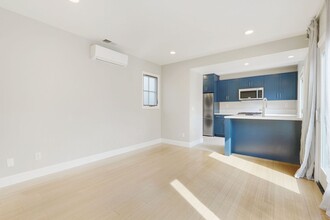 815 Sweetbriar Rd in Davis, CA - Foto de edificio - Building Photo