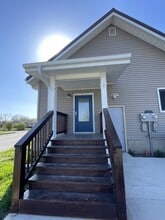 105 W Summit St in Winterset, IA - Building Photo - Building Photo