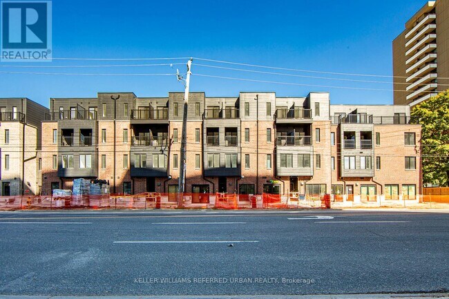 3069 Pharmacy Ave in Toronto, ON - Building Photo - Building Photo