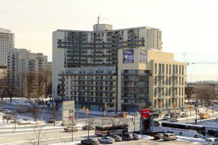 Uptown Towers I & II in Toronto, ON - Building Photo