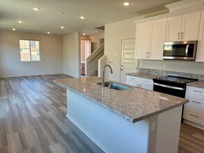 2131 Bergamot St in Redlands, CA - Foto de edificio - Building Photo