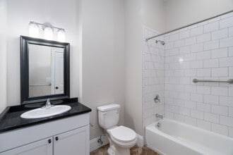 Reservoir Landing Apartments in Foxboro, MA - Building Photo - Interior Photo