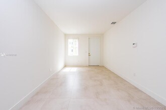 10279 NW 72nd Terrace-Unit -10279 in Doral, FL - Building Photo - Building Photo