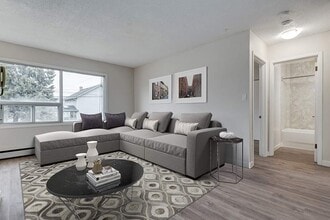 Crescent Court in Yorkton, SK - Building Photo - Building Photo