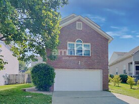 2011 Lassiter Dr in Goodlettsville, TN - Building Photo