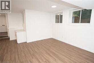 22 Neeve St in Guelph, ON - Building Photo - Building Photo