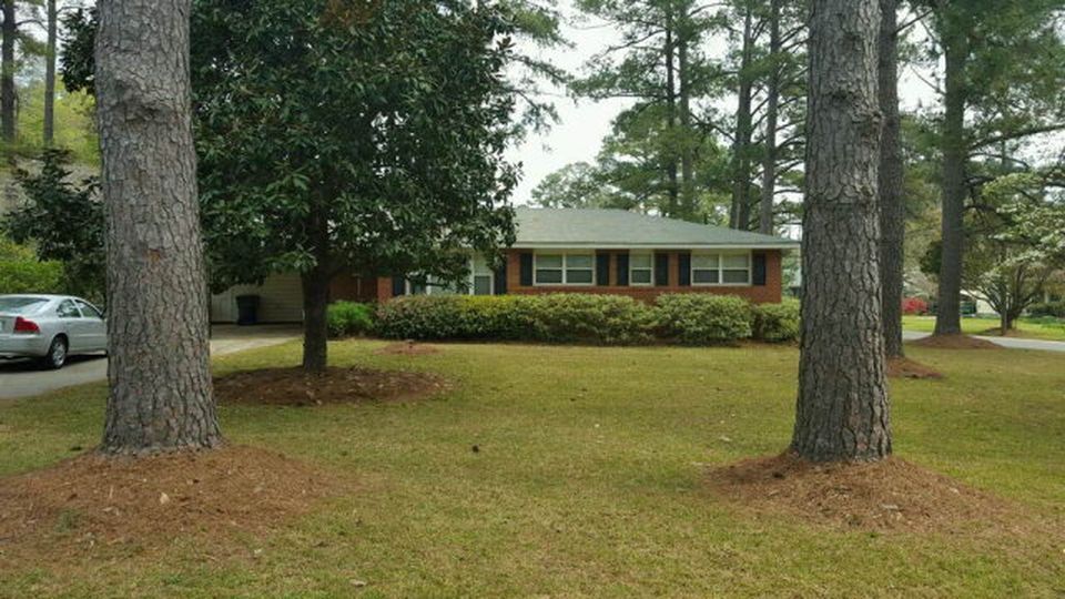 1705 Elmwood Rd in Milledgeville, GA - Foto de edificio