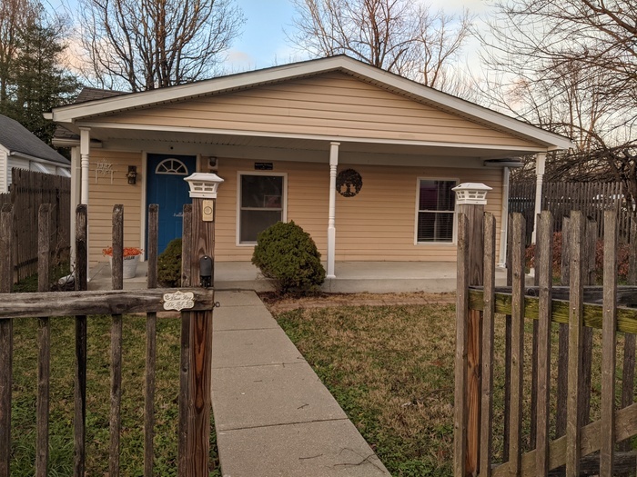 1327 Cleo Ave in Louisville, KY - Building Photo