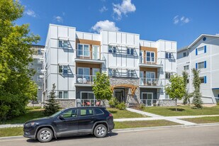 4510 47A Av in Red Deer, AB - Building Photo