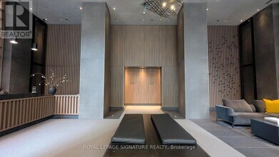 55 Charles St E in Toronto, ON - Building Photo - Building Photo