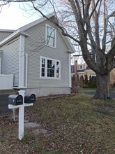 27 Oak St, Unit #2 in South Portland, ME - Building Photo - Building Photo