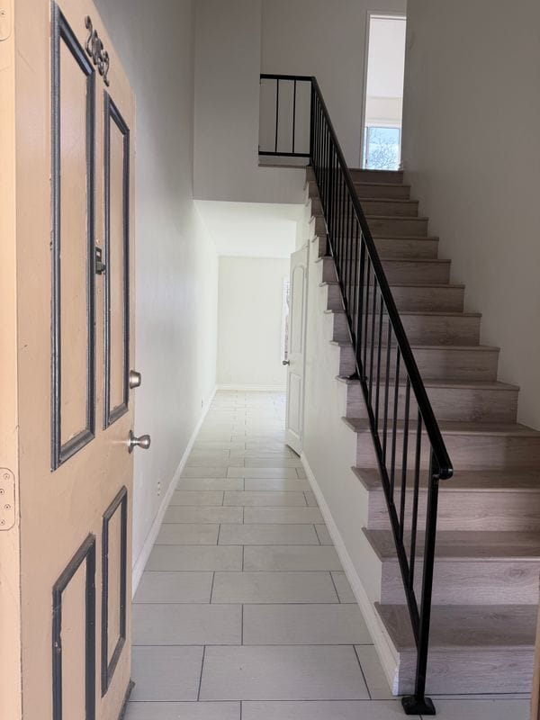 2052 Lewis Ave in Long Beach, CA - Building Photo - Building Photo