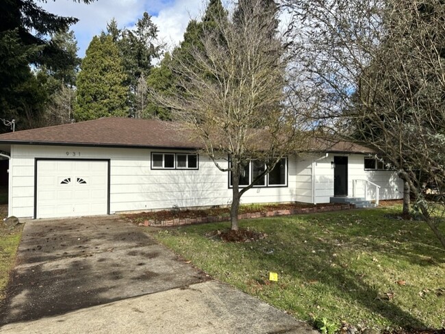 property at 931 Chemawa Rd N