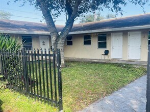 2247 Simms St in Hollywood, FL - Building Photo - Building Photo