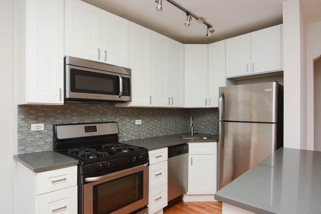 2425 N Kedzie Blvd in Chicago, IL - Building Photo - Building Photo