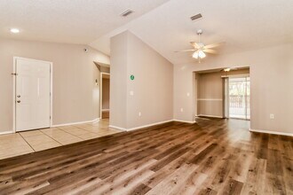 8047 Hathaway Dr in New Port Richey, FL - Building Photo - Building Photo