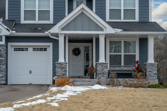 Lennar at Enclave at Settlers Ridge in Inver Grove Heights, MN - Building Photo - Building Photo