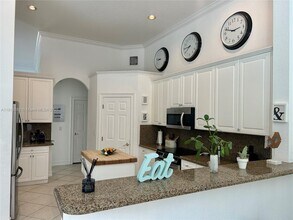 2492 Eagle Run Dr in Weston, FL - Building Photo - Building Photo