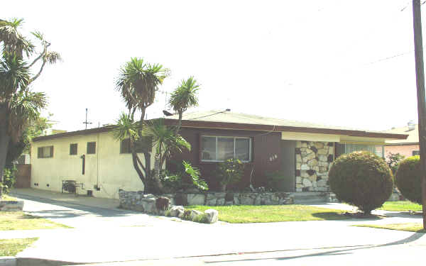218 W Buckthorn St in Inglewood, CA - Foto de edificio