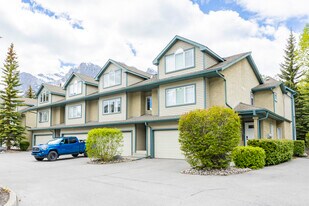 Rundle Estates in Canmore, AB - Building Photo