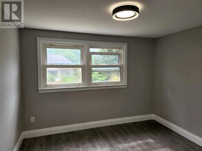 4221 Kennedy Dr E in Windsor, ON - Building Photo - Building Photo