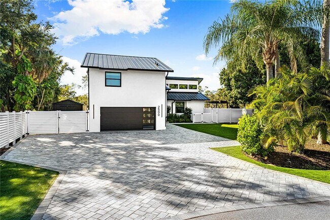 2500 Monterey St in Sarasota, FL - Building Photo - Building Photo