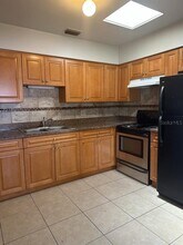 6568 W Shore Cir in Tampa, FL - Building Photo - Building Photo