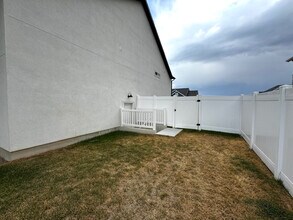 5258 W 3750 S in Hooper, UT - Building Photo - Building Photo