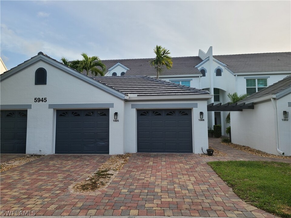 5945 Sand Wedge Ln in Naples, FL - Building Photo