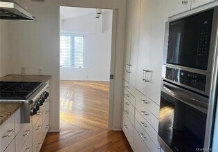 3 Artesian Way in Saint James, NY - Building Photo - Building Photo