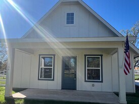 166 Big Horn Dr in Bridgeport, TX - Building Photo