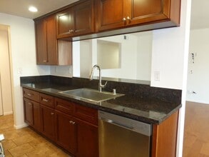 28006 S Western Ave in Los Angeles, CA - Building Photo - Building Photo