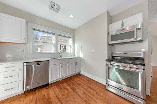 301 Alewife Brook Pky in Somerville, MA - Foto de edificio - Building Photo