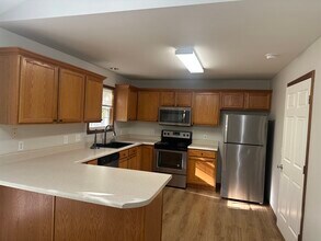 653 S Hazelnut Ave in Springfield, MO - Building Photo - Building Photo