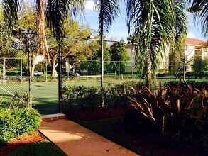 10105 W Sunrise Blvd in Plantation, FL - Building Photo - Building Photo