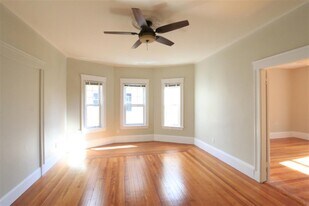 39 Hall Ave, Unit 1 in Somerville, MA - Building Photo