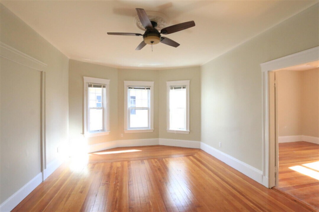 39 Hall Ave, Unit 1 in Somerville, MA - Building Photo