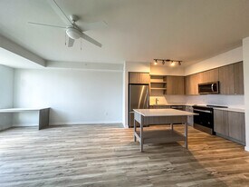 567 SW 3rd St, Unit S2 in Miami, FL - Building Photo
