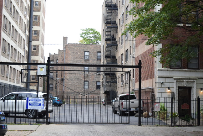 5135 S Kenwood Ave, Unit 606 in Chicago, IL - Building Photo - Building Photo