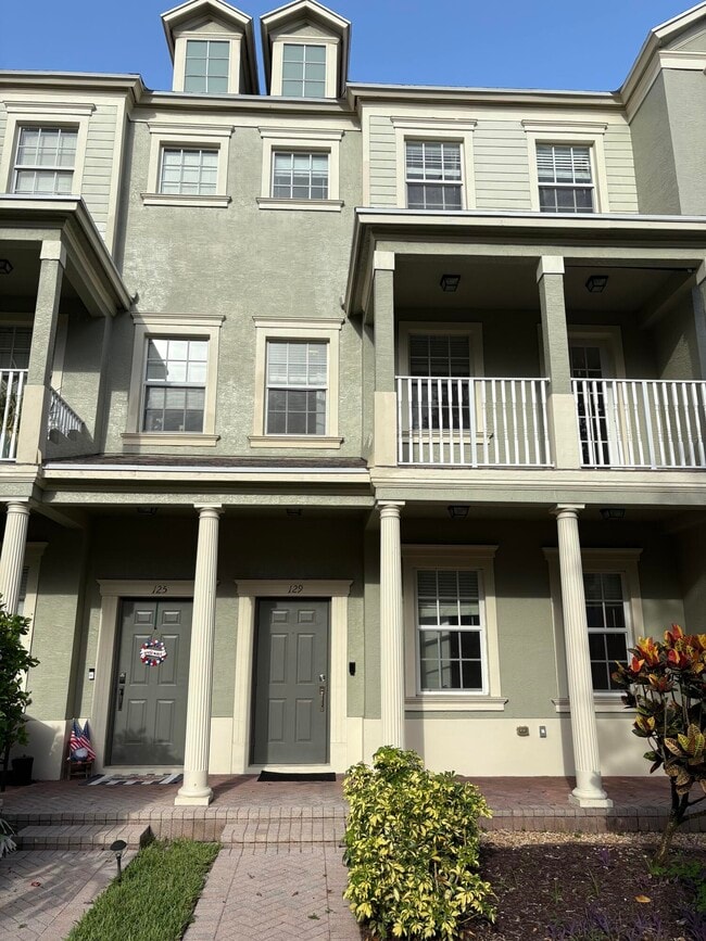129 E Bay Cedar Cir in Jupiter, FL - Building Photo - Building Photo