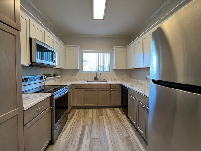 property at 1941 S PIERPONT Dr