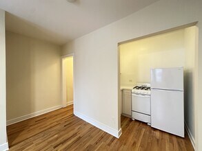513 W Wellington Ave, Unit J00P in Chicago, IL - Building Photo - Building Photo