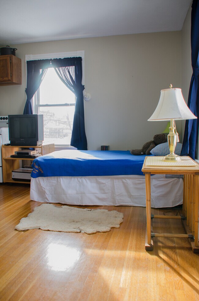 33 Adams St Apartments and Nearby Waltham Apartments For Rent Waltham, MA