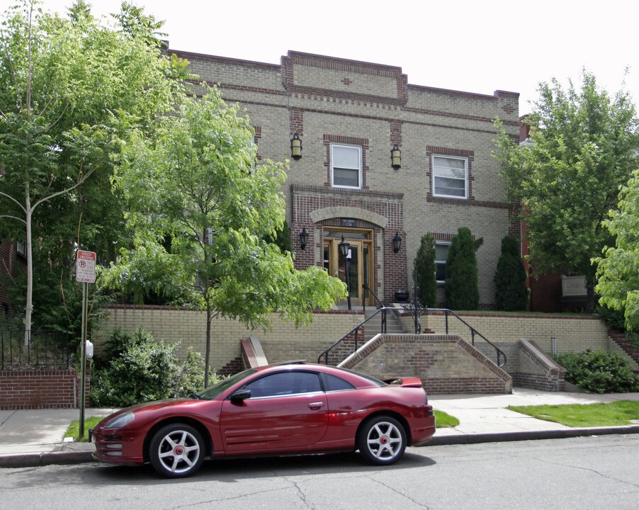 The Crest in Denver, CO - Building Photo