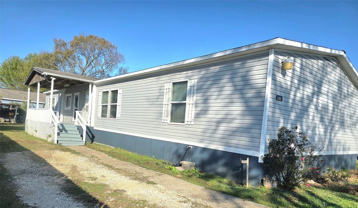 219 Zinn Dr in Crosby, TX - Building Photo