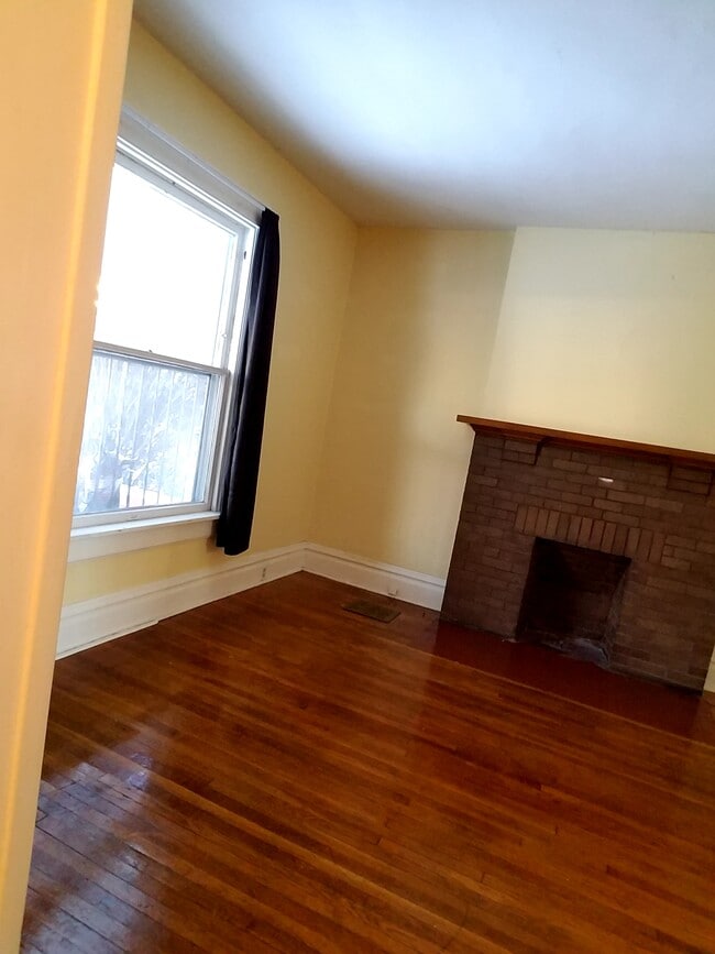 2535 Summit Street, Unit Lower Unit