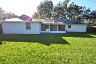 107 Oak Square N in Lakeland, FL - Building Photo - Building Photo