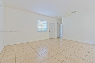 373 NE 26th Pl in Homestead, FL - Building Photo - Building Photo