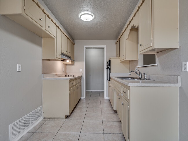 1525 McGregor Dr in Midwest City, OK - Building Photo - Building Photo