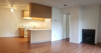 1740 Hanover Dr-Unit -102 in Davis, CA - Building Photo - Building Photo